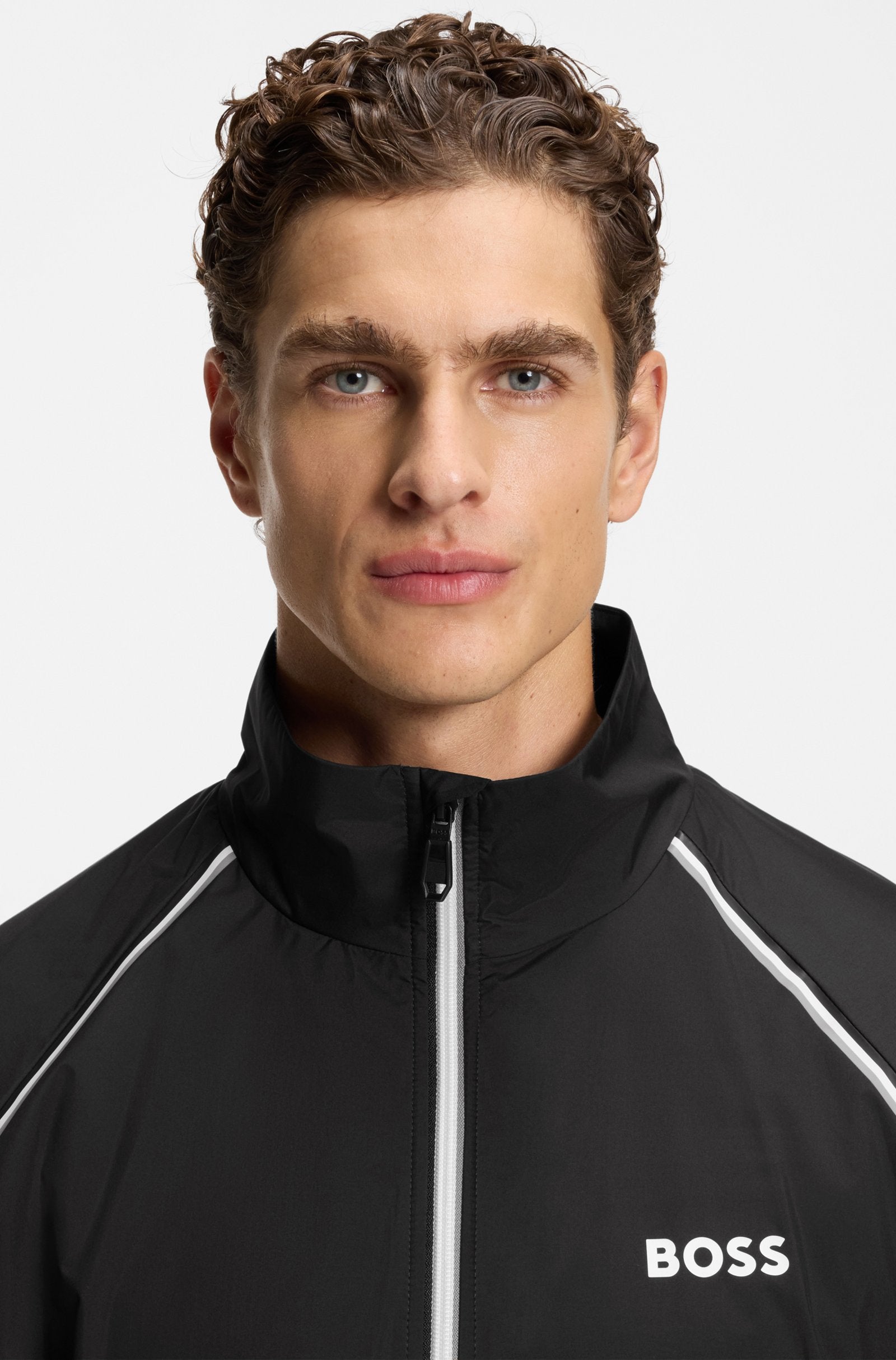 Hugo Boss chándal activo de dos piezas repelente al agua con cremalleras en los bajos