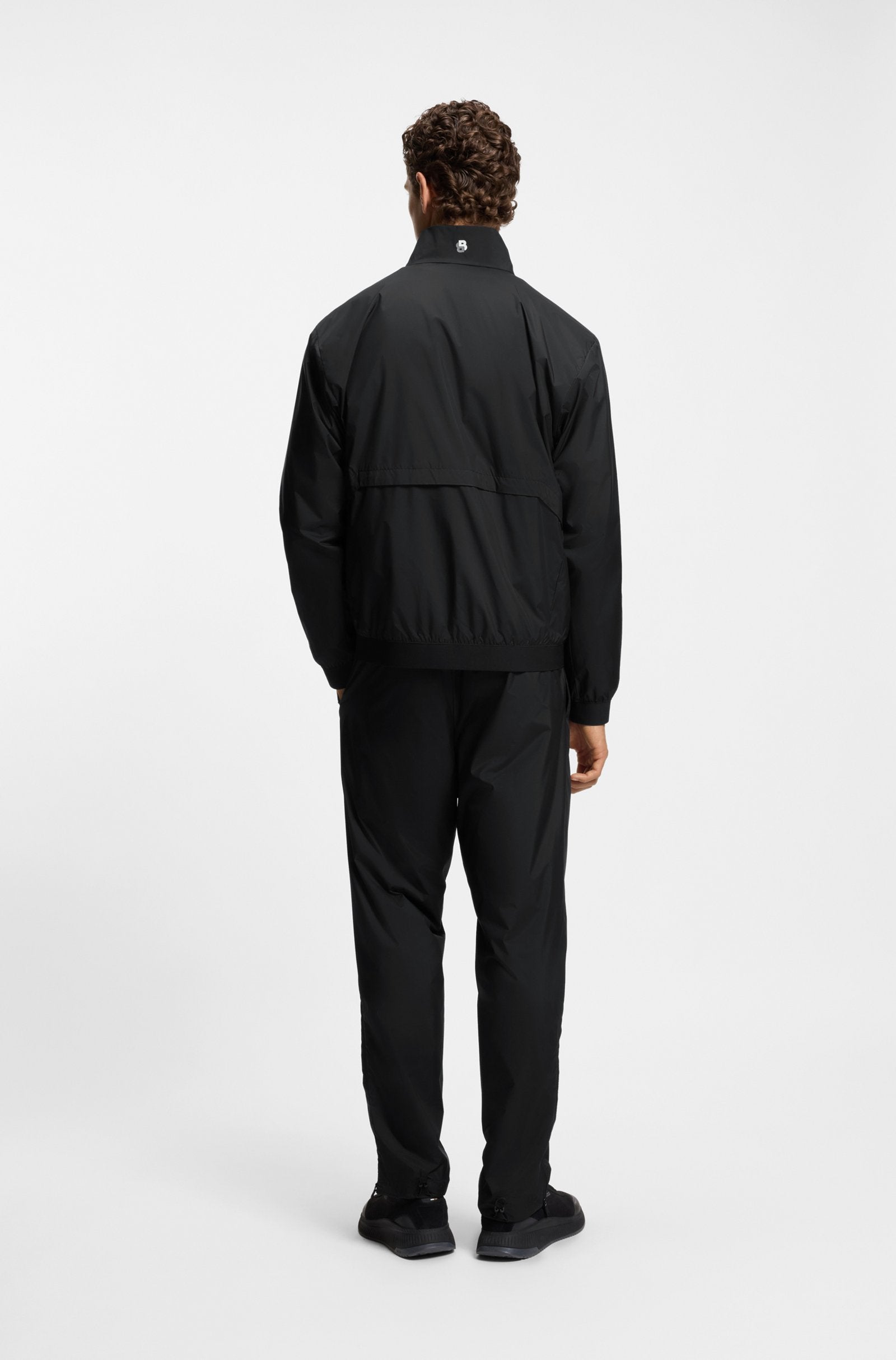 Hugo Boss chándal activo de dos piezas repelente al agua con cremalleras en los bajos